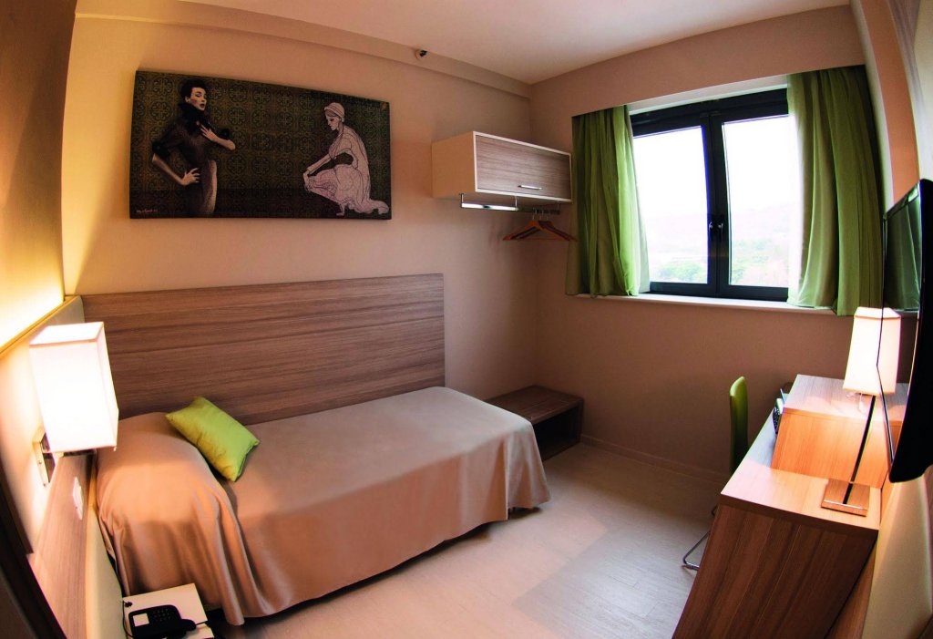 Фото Hotel Cristina