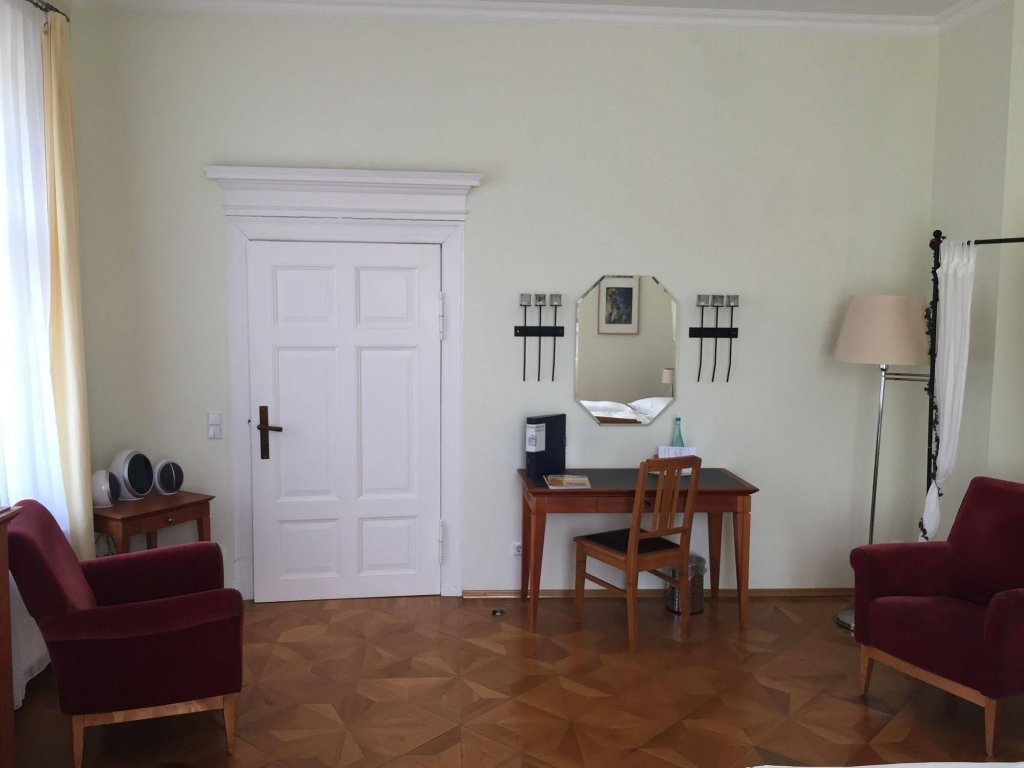 Фото Hotel Vierseithof Luckenwalde