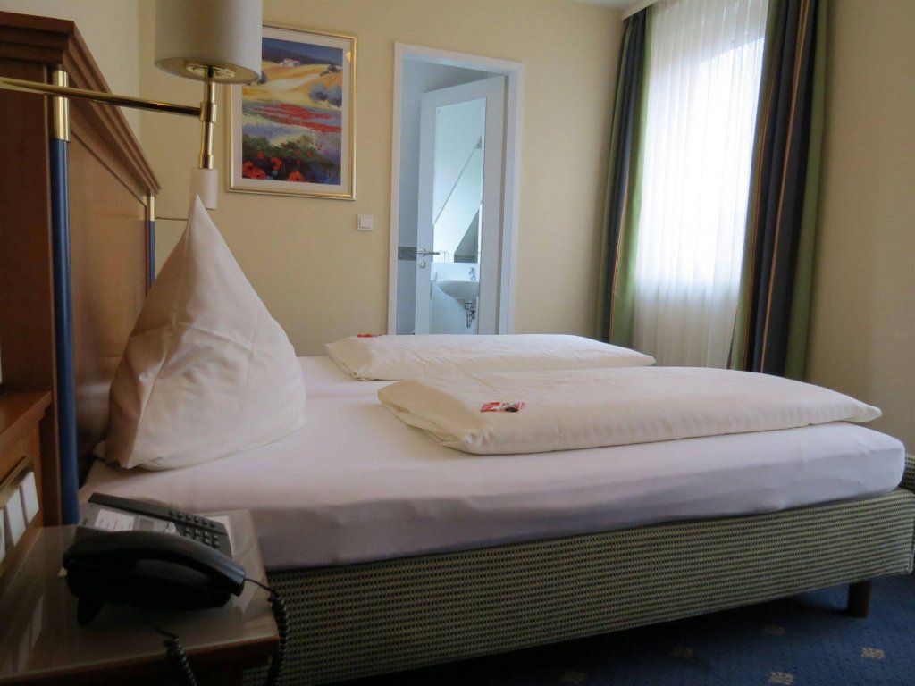 Фото Hotel Neuthor