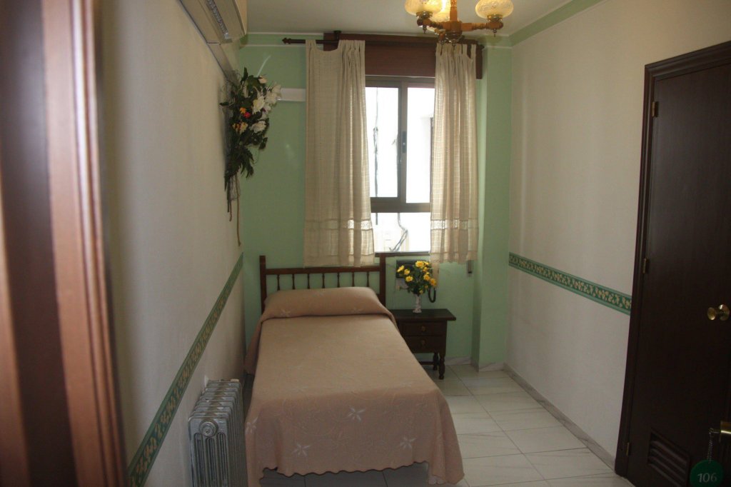 Фото Hotel Virgen de los Reyes