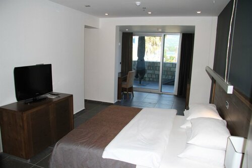 Гостиница Avala Resort & Villas в Будве