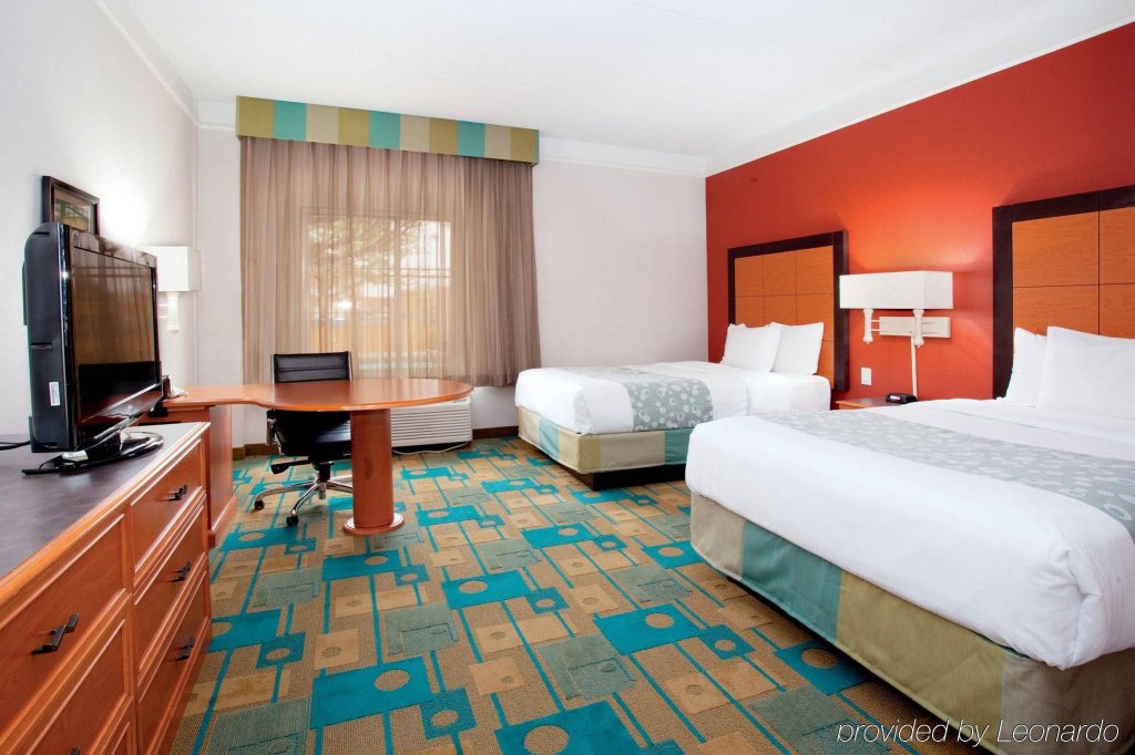 Фото La Quinta Inn & Suites by Wyndham Albuquerque West