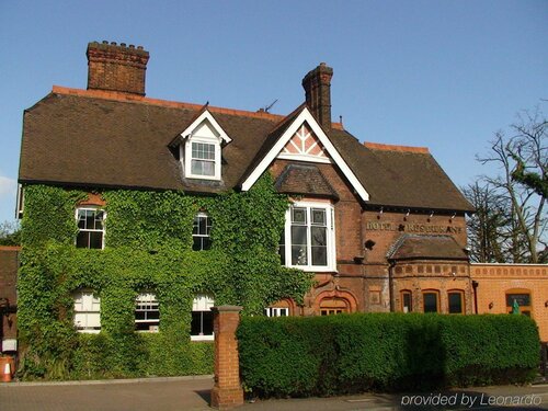 Гостиница Harefield Manor Hotel в Лондоне