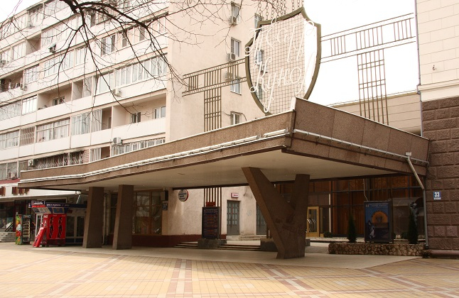 Краснодар театры фото Особенности театра Краснодарский краевой театр кукол в Краснодаре, Красная улица