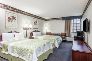 Days Inn & Suites by Wyndham Youngstown Girard Ohio