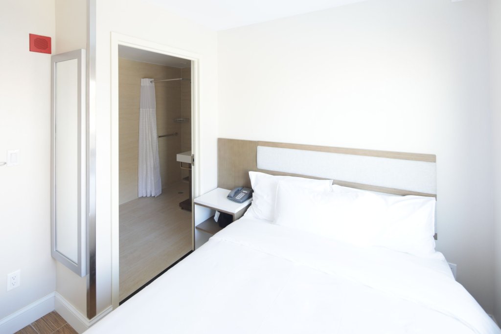 Фото Mayflower Boutique Hotel