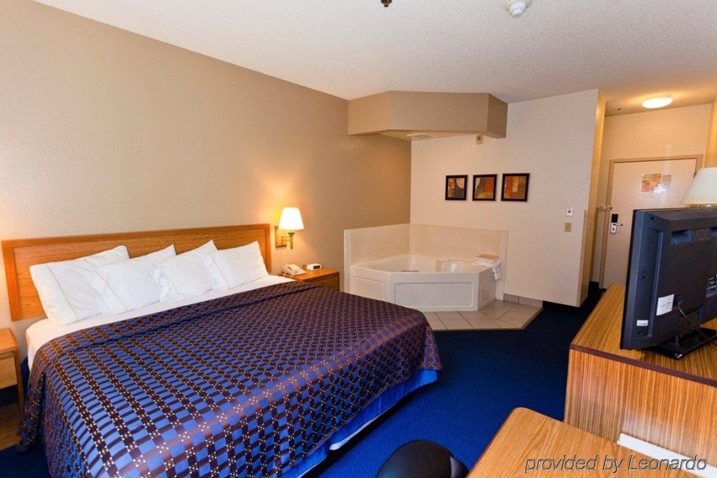 Фото Red Roof Inn Clyde