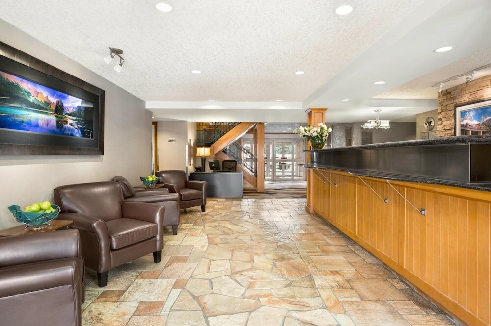 Фото Canmore Inn & Suites