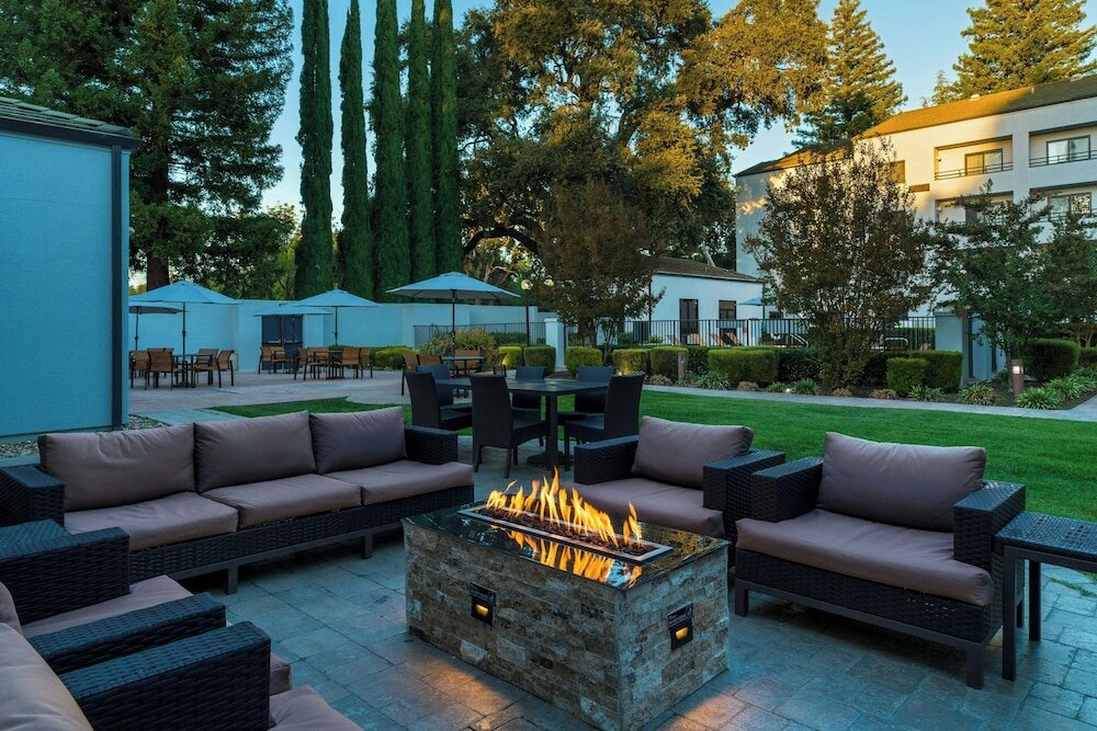 Фото Courtyard by Marriott Sacramento Airport Natomas