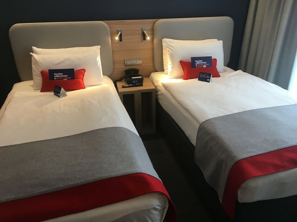 Фото Holiday Inn Express Zurich Airport, an Ihg Hotel