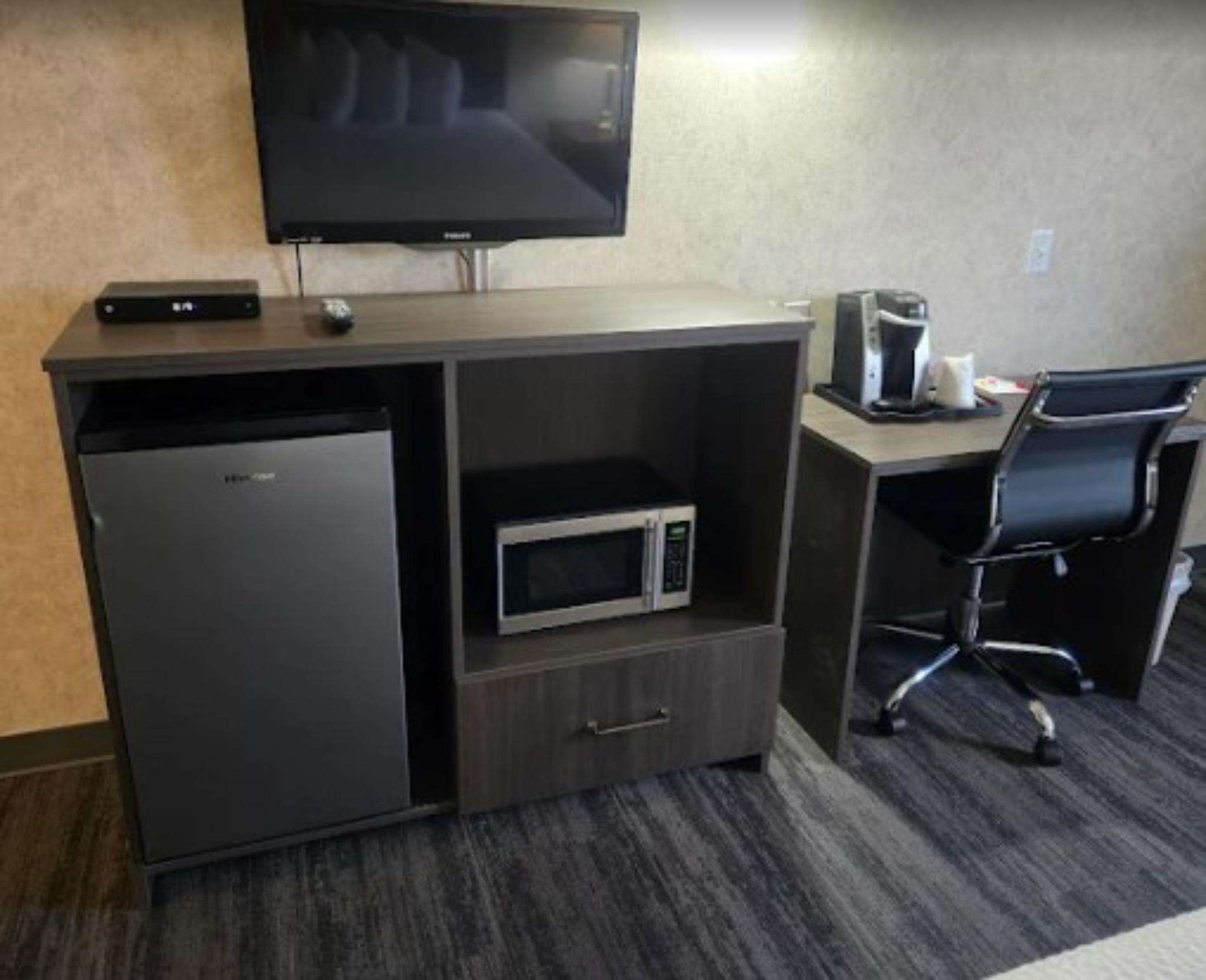 Фото Ramada by Wyndham Nisku Edmonton Airport