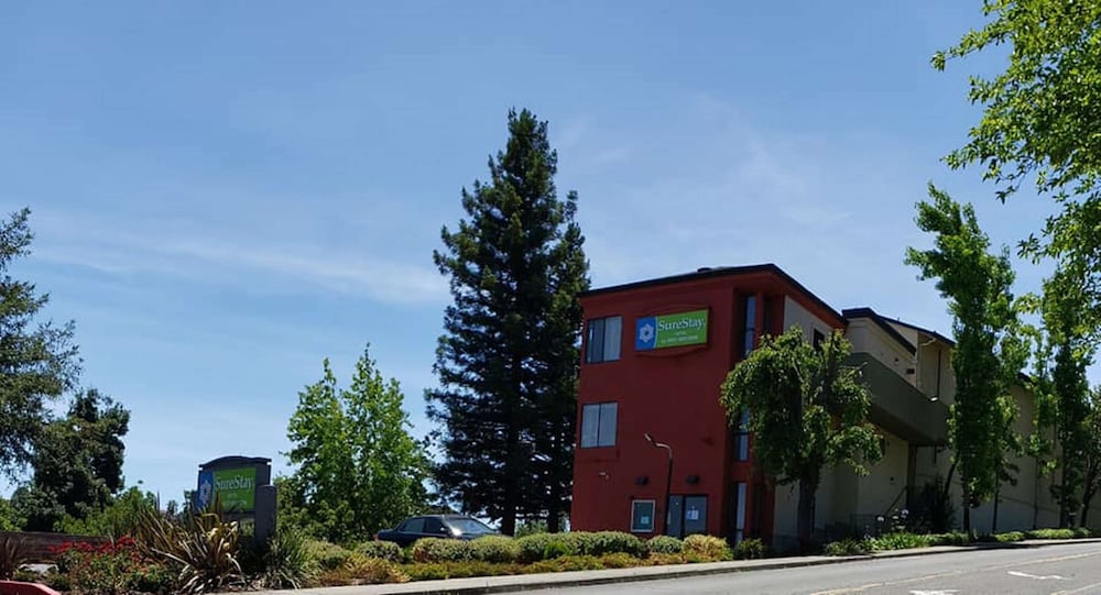 Фото SureStay Hotel by Best Western Vallejo Napa Valley