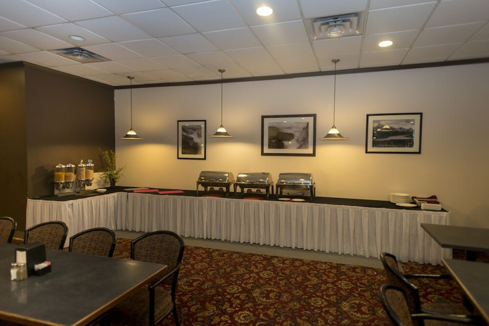 Фото Days Inn by Wyndham Drayton Valley