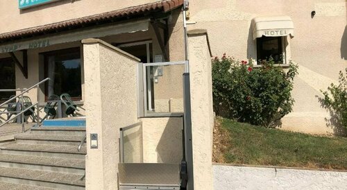 Гостиница Symp'hotel в Ла-Туре-дю-Пене