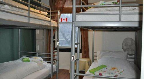 Хостел Barefoot Hostel в Оттаве