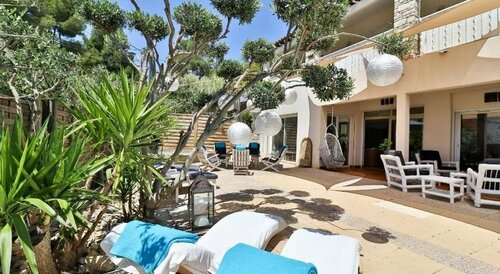 Гостиница Les Chambres D Hôtes du Grand Mornas в Истре