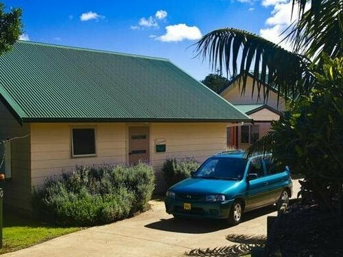 Гостиница Poinciana Cottages в Кингстоне