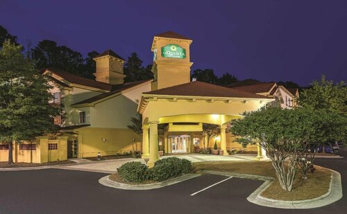 Гостиница La Quinta Inn & Suites by Wyndham Univ Area Chapel Hill в Штате Северная Каролина