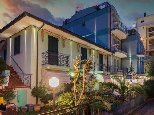 Гостиница Hotel Residence Charles в Римини