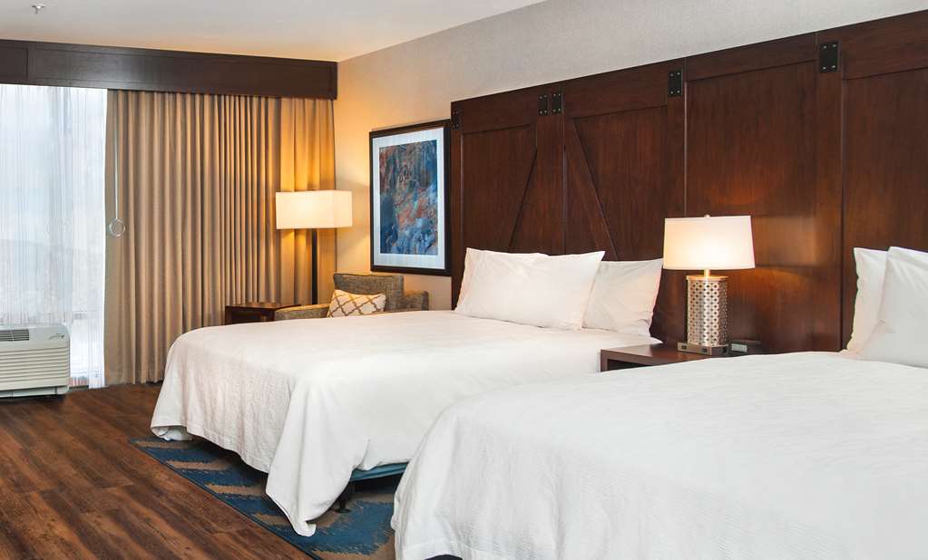 Фото Hilton Garden Inn Burbank Los Angeles