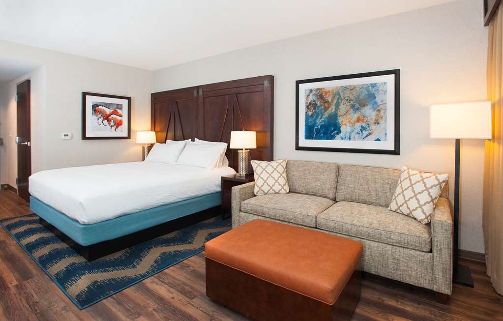 Фото Hilton Garden Inn Burbank Los Angeles