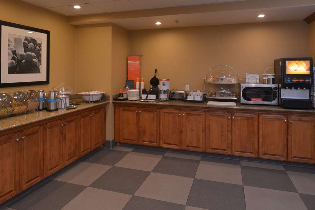 Фото Hampton Inn & Suites Bakersfield North-Airport