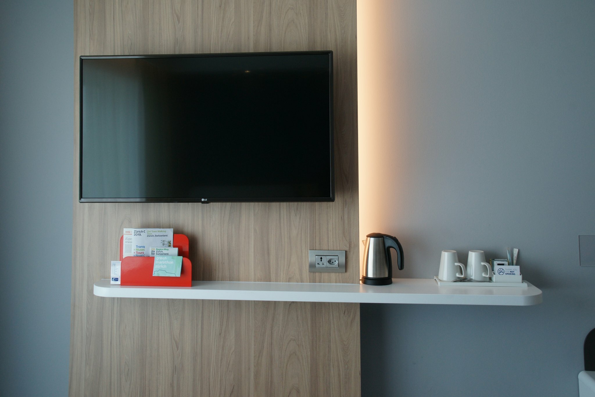 Фото Holiday Inn Express Zurich Airport, an Ihg Hotel