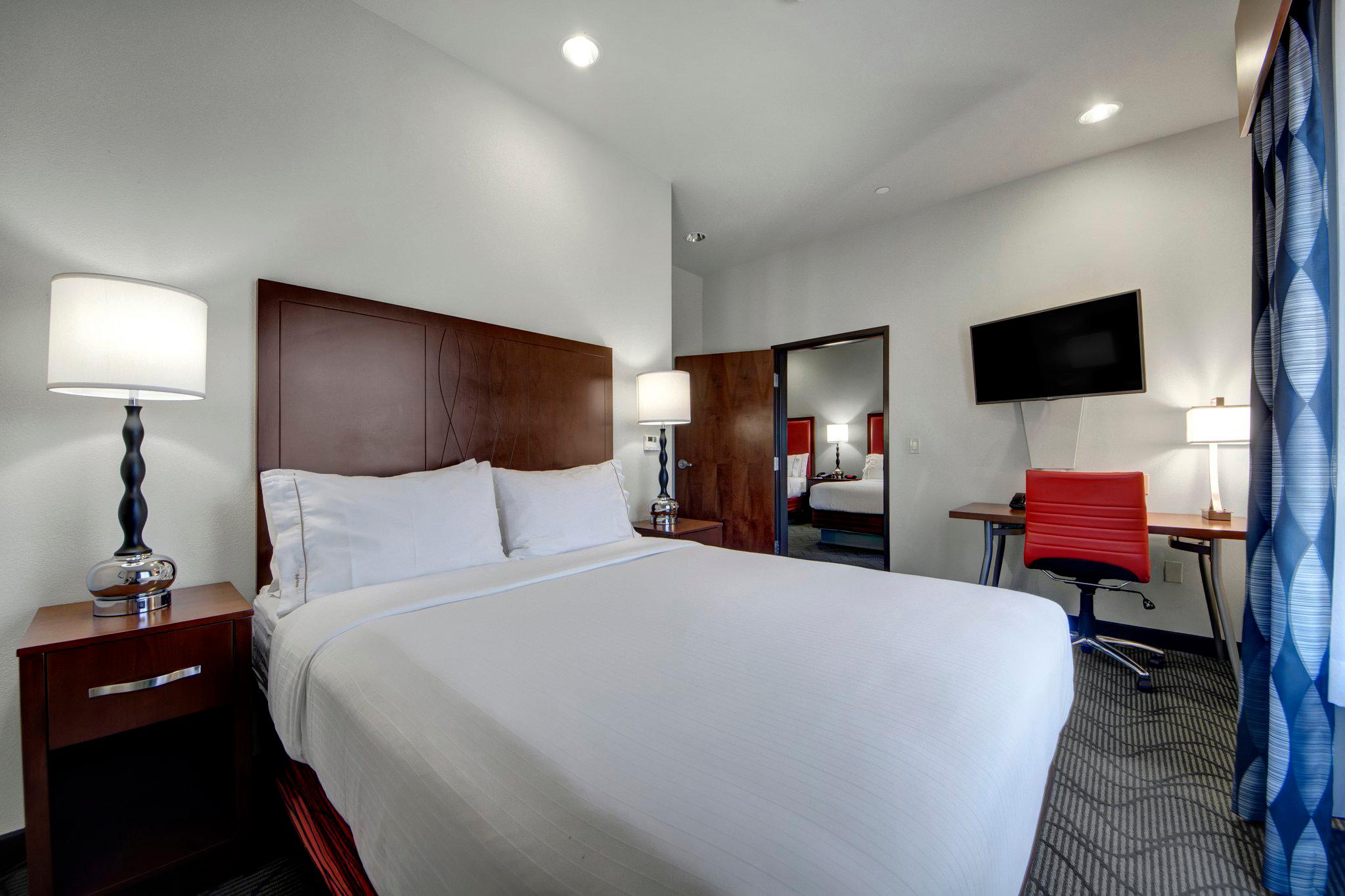 Фото Holiday Inn Express & Suites Oklahoma City North, an Ihg Hotel