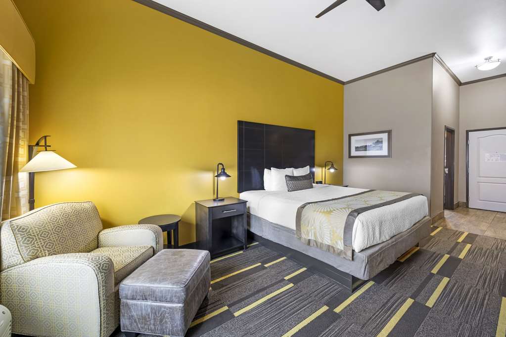 Фото Best Western Plus Emerald Inn & Suites