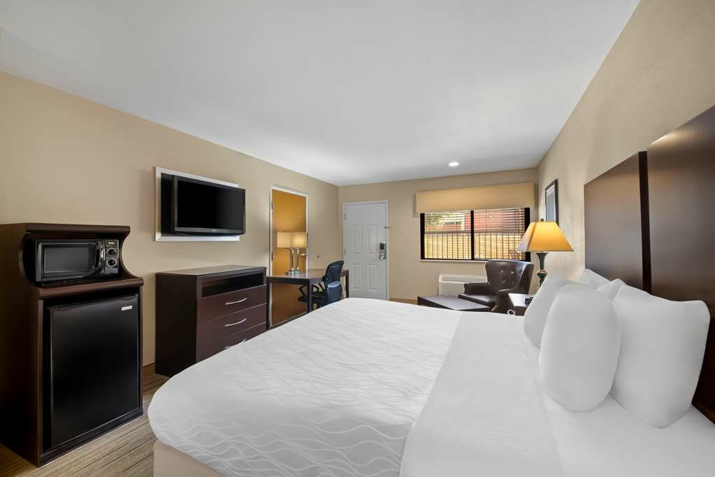 Фото Best Western Cedar Inn