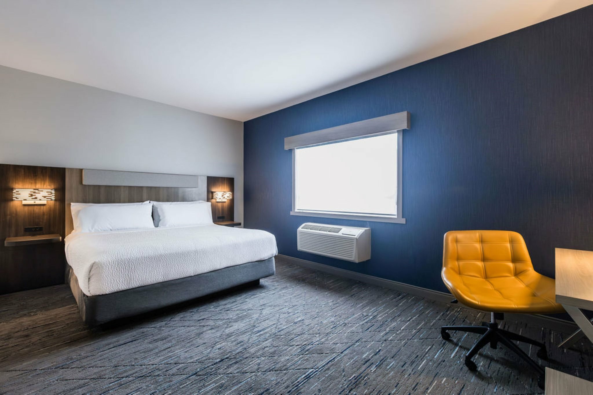 Фото Holiday Inn Express Hotel & Suites Calgary S-Macleod Trail S, an Ihg Hotel