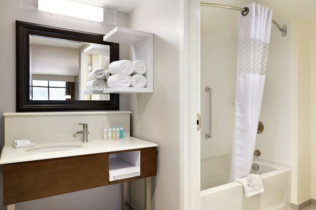 Фото Hampton Inn & Suites Nashville Downtown