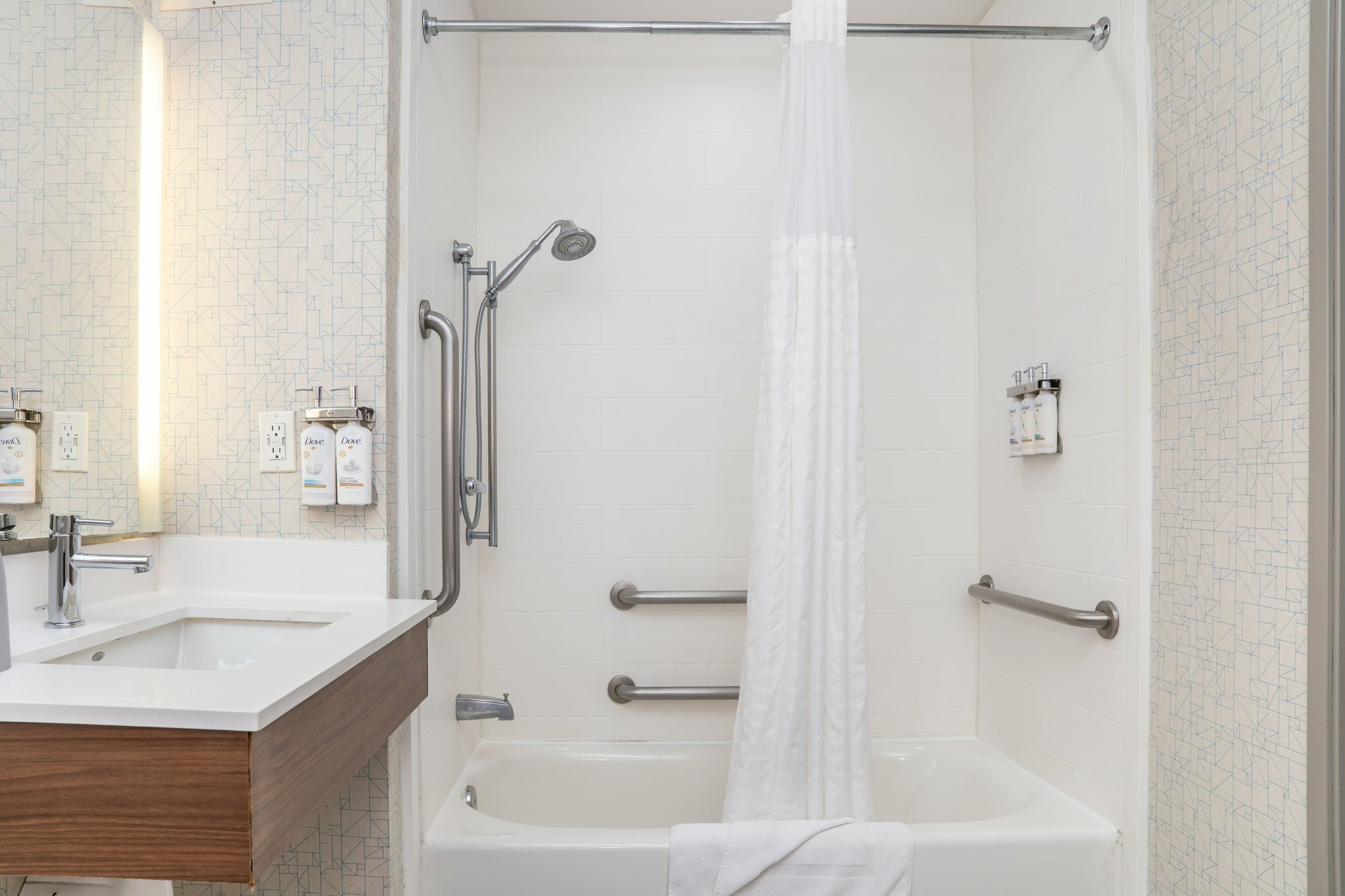 Фото Holiday Inn Express & Suites San Diego Otay Mesa