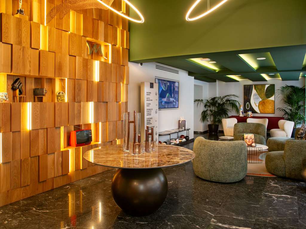 Фото Mercure Larnaca Finikoudes Beach