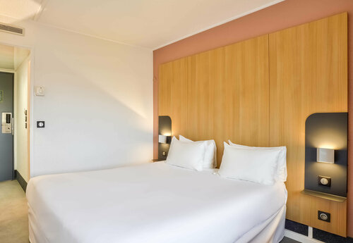 Гостиница B&b Hotel Paris 17 Batignolles в Клишах