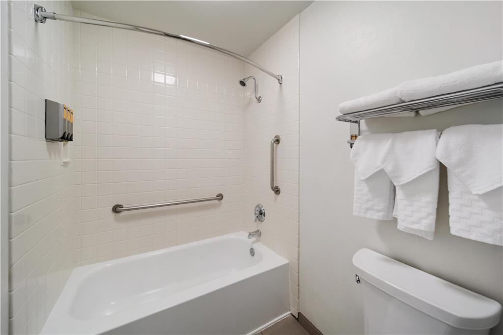 Фото Best Western Plus Hilltop Inn