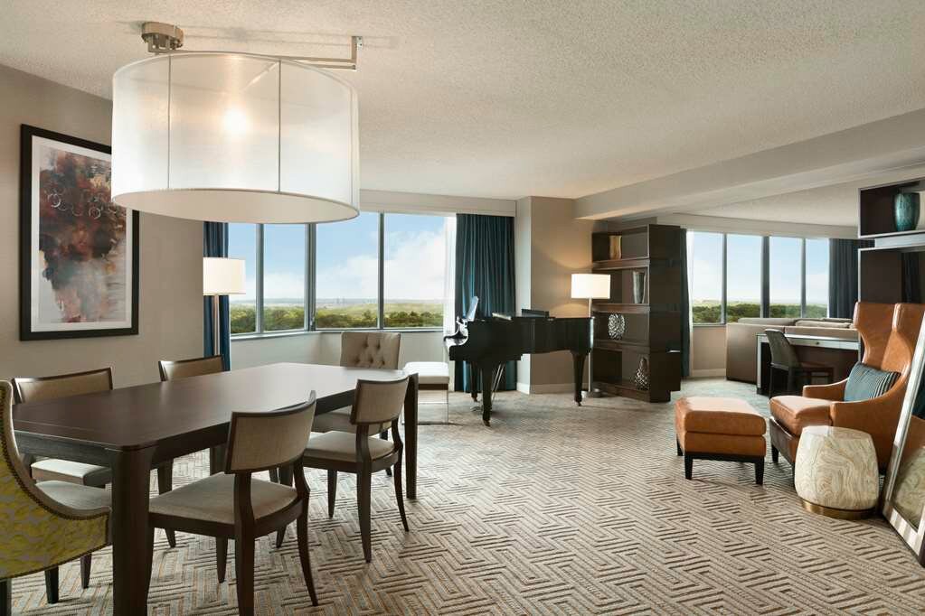 Фото Hilton East Brunswick Hotel & Executive Meeting Center
