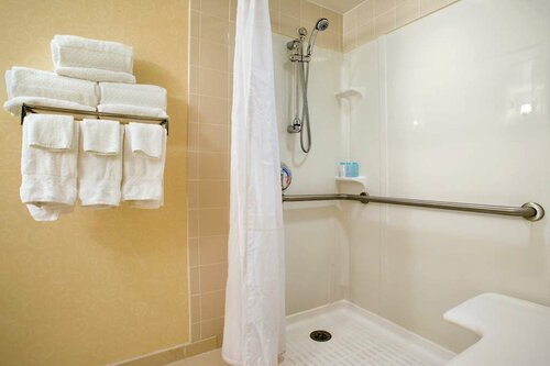 Гостиница Hilton East Brunswick Hotel & Executive Meeting Center в Нью Брансуике