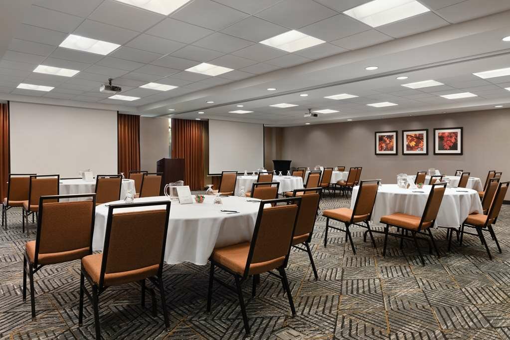 Фото Homewood Suites by Hilton Waterloo/St. Jacobs