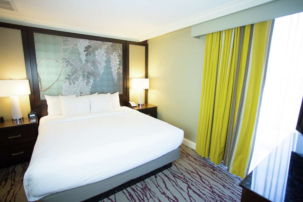 Фото DoubleTree by Hilton Hotel Savannah Historic District