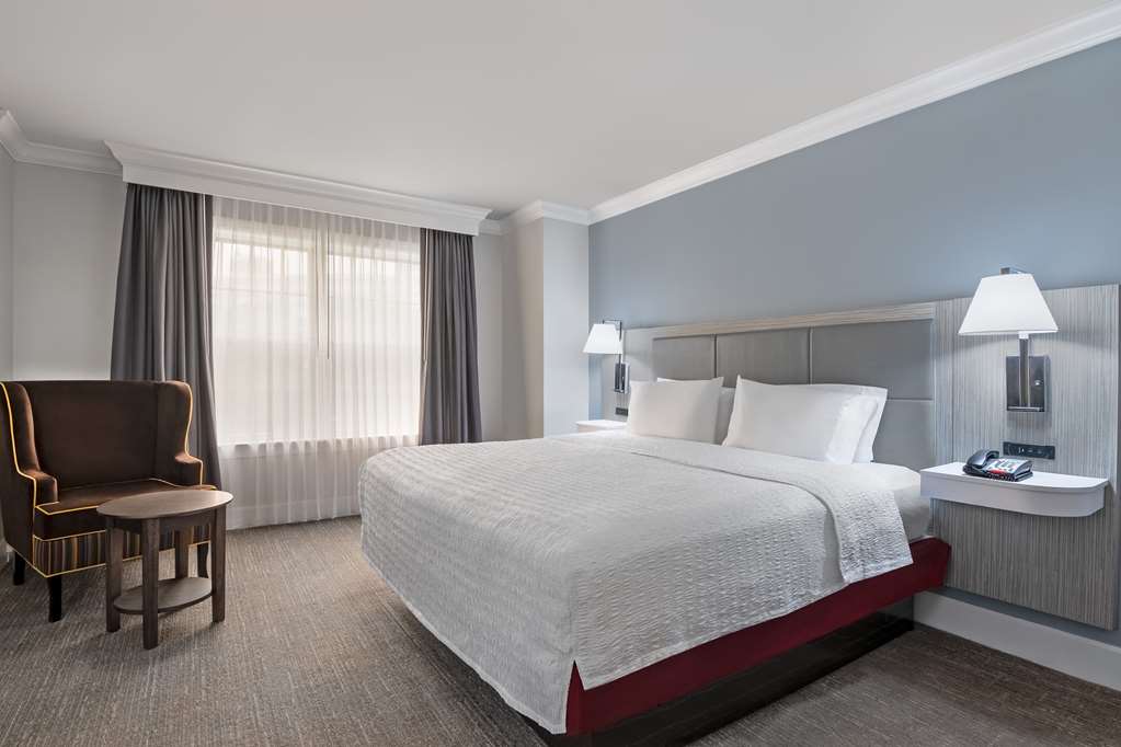 Фото Hampton Inn & Suites Stamford