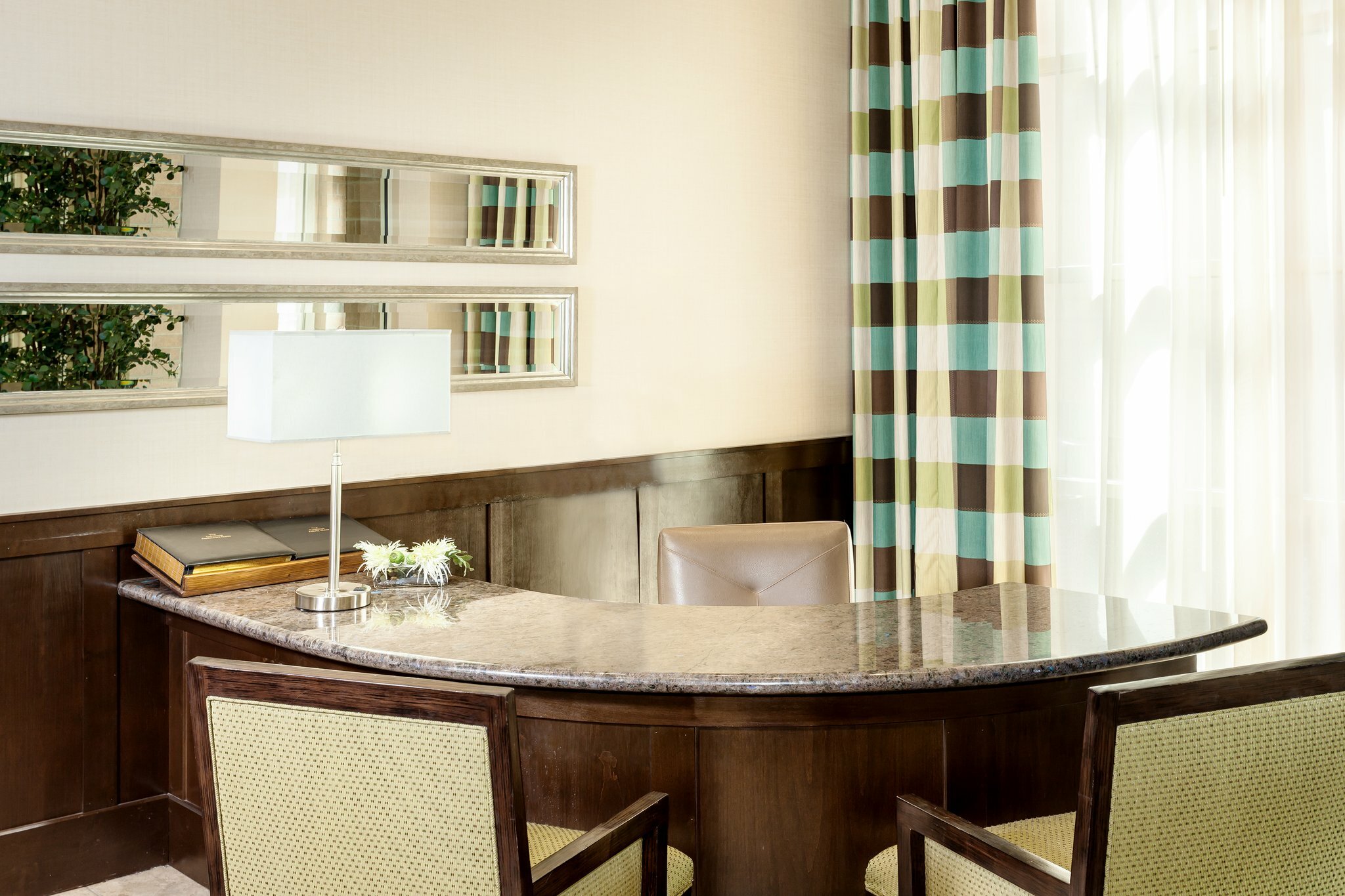 Фото Crowne Plaza Anchorage Midtown, an Ihg Hotel