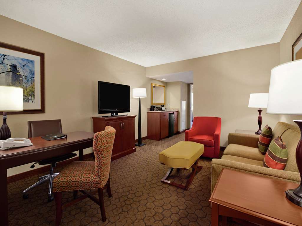 Фото Embassy Suites by Hilton Austin Arboretum