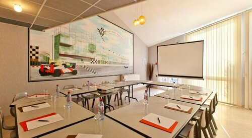 Гостиница Citotel Du Circuit в Невере
