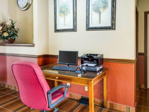 Гостиница Econo Lodge Inn & Suites Eagle Pass в Игл Пассе