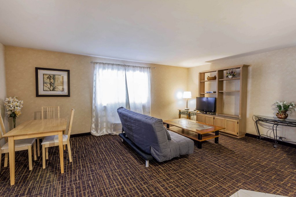 Фото Quality Inn Near Seattle Premium Outlets