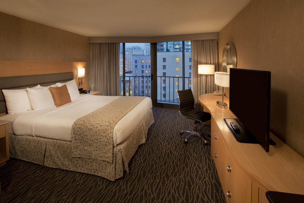 Фото Warwick Seattle