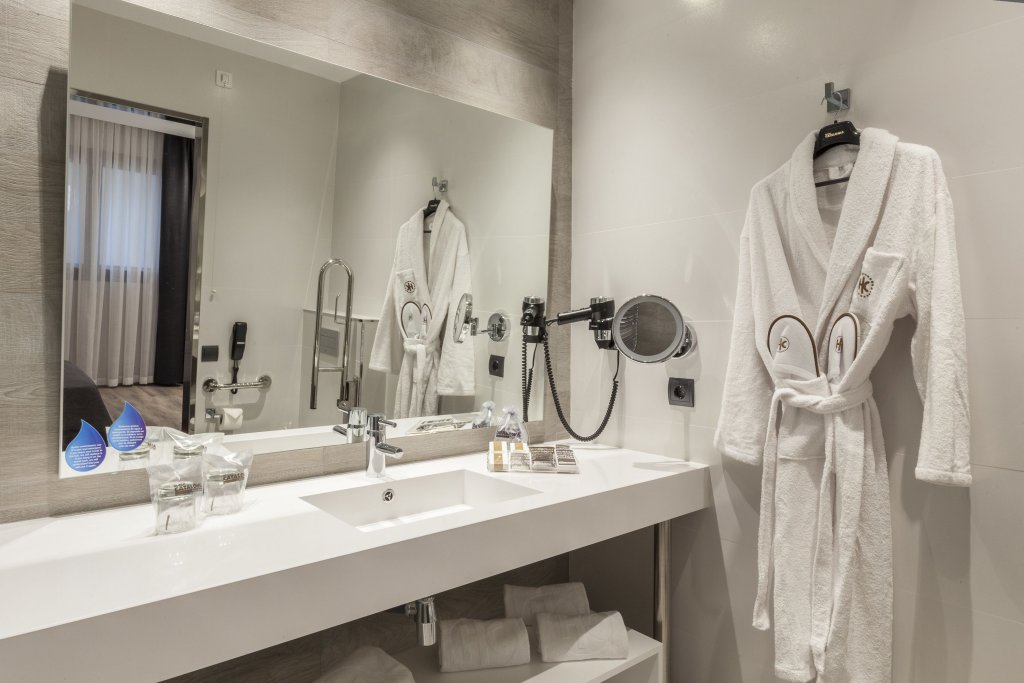 Фото Catalonia Excelsior Hotel