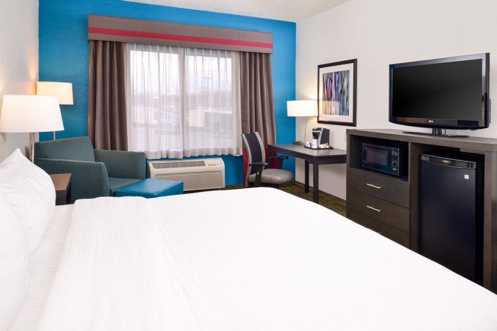 Фото Holiday Inn Express & Suites Omaha West, an Ihg Hotel