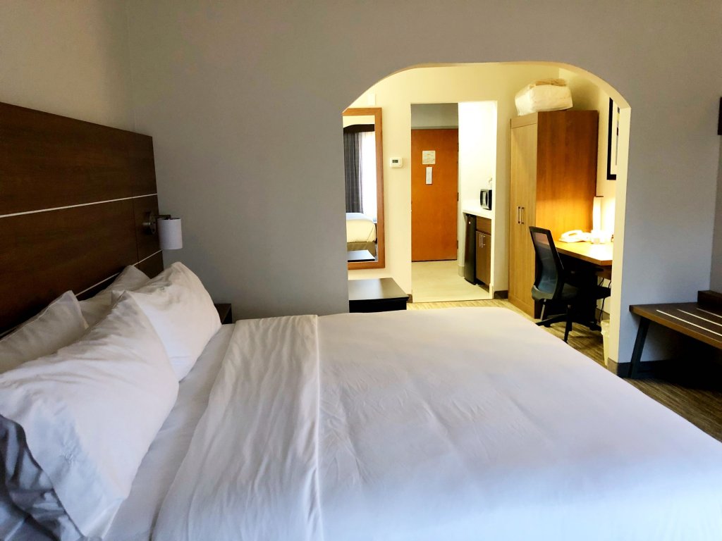 Фото Holiday Inn Express Hotel & Suites Harrison, an Ihg Hotel